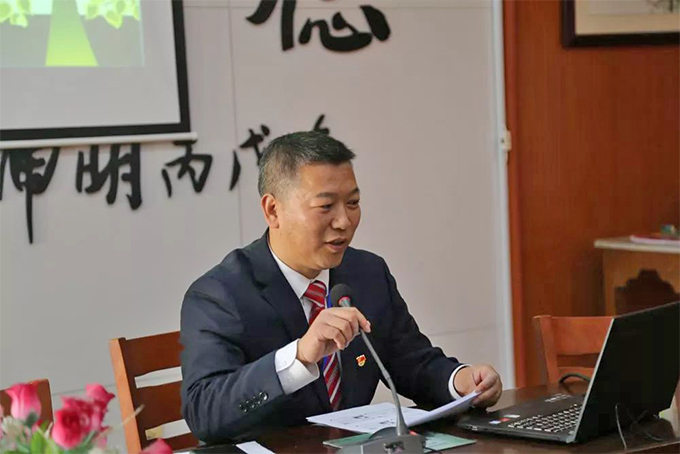 大會(huì)主持 : 謝永中校長